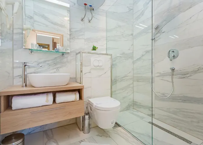 招待所 Seven Stars 4*