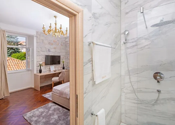 Seven Stars 招待所