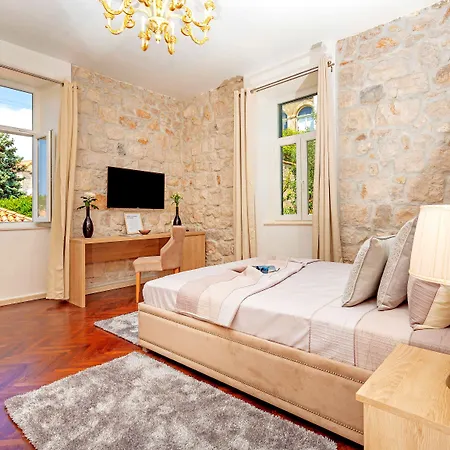 Seven Stars Vendégház 4*