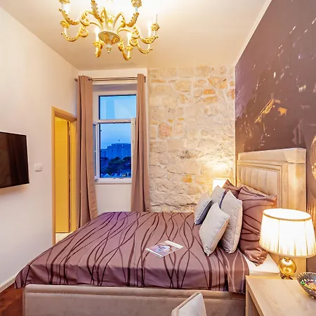 Seven Stars Vendégház 4*