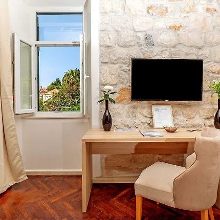 Seven Stars בית הארחה