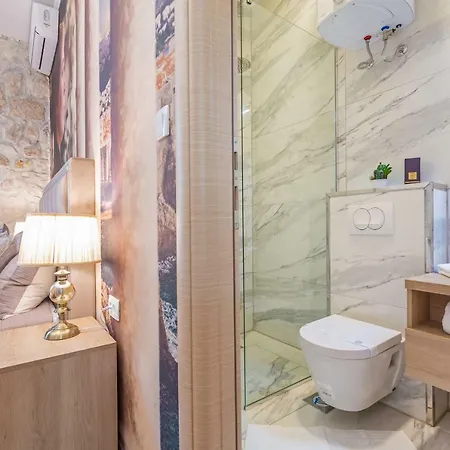 Seven Stars בית הארחה